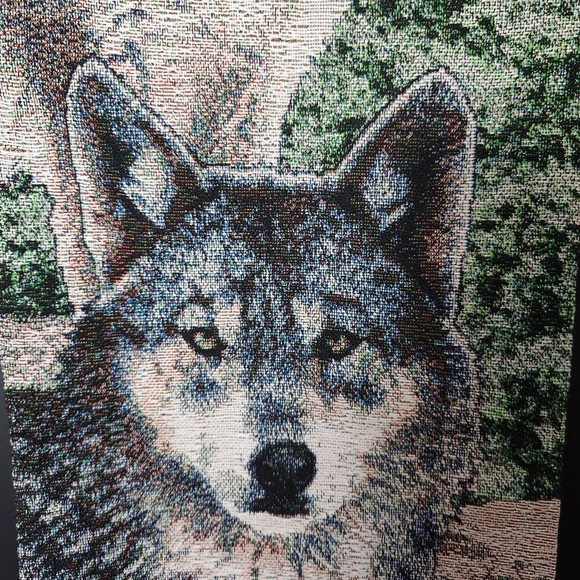 WOLVES WALL TAPESTRY - Picture 4 of 8